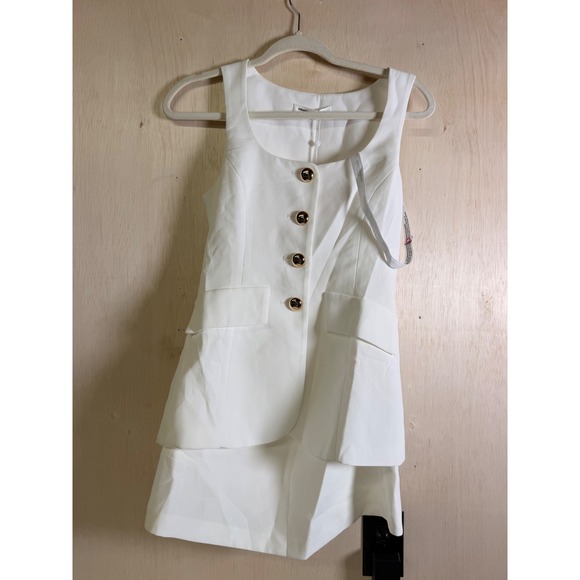 Amanda Uprichard Dresses & Skirts - Amanda Uprichard Women XS White NEW Gold Button Blazer Style Sleeveless